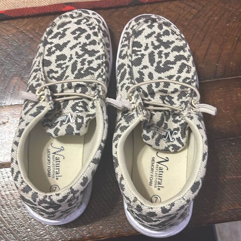 Naturlizer loafer style tennis shoes